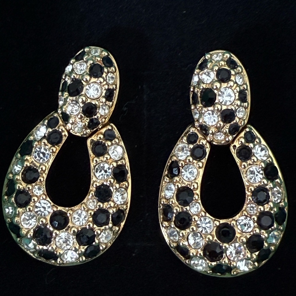 Stunning SWAROVSKI Swan Signed Crystals & Black Diamond Rhinestones Earrings.